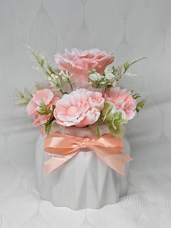 Jácint illatú, korall színű szappanvirág csokor