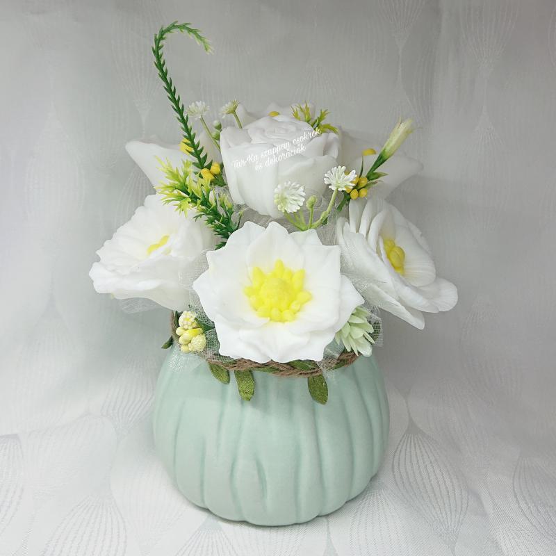 Kála - vegyes szappanvirág dekoráció zsák formájú kaspóban indával