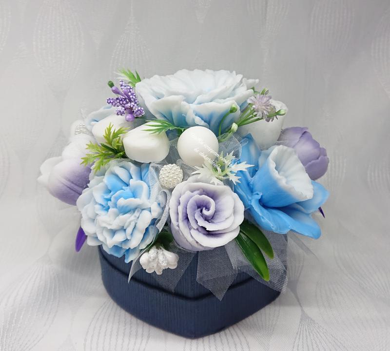 Kék - lila - fehér szappan csokor szív formájú boxban