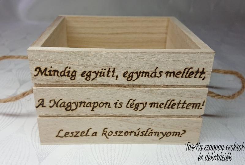 Koszorúslány felkérő fa doboz. Leszel a koszorúslányom?