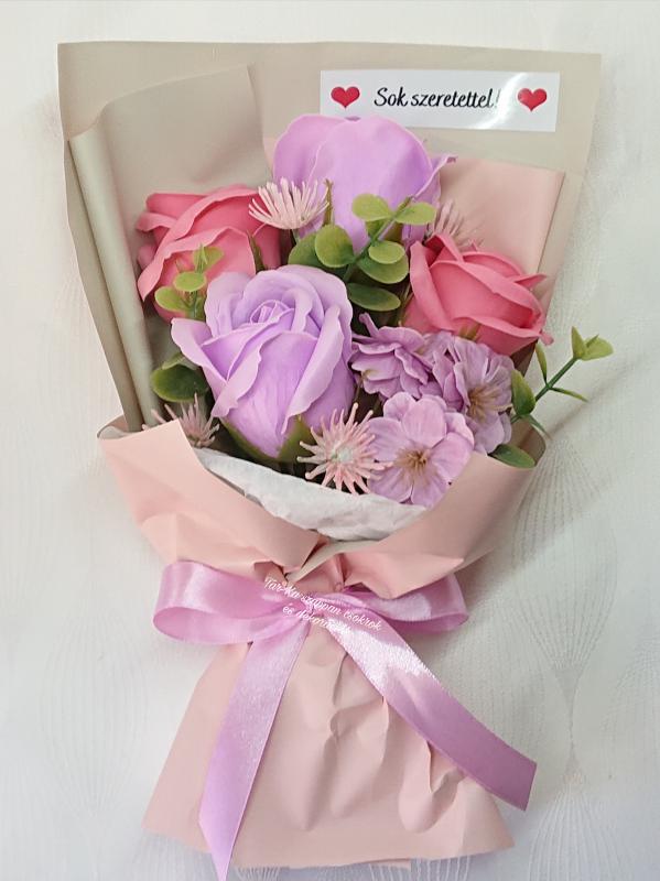 Közepes szappanrózsa csokor díszdobozban