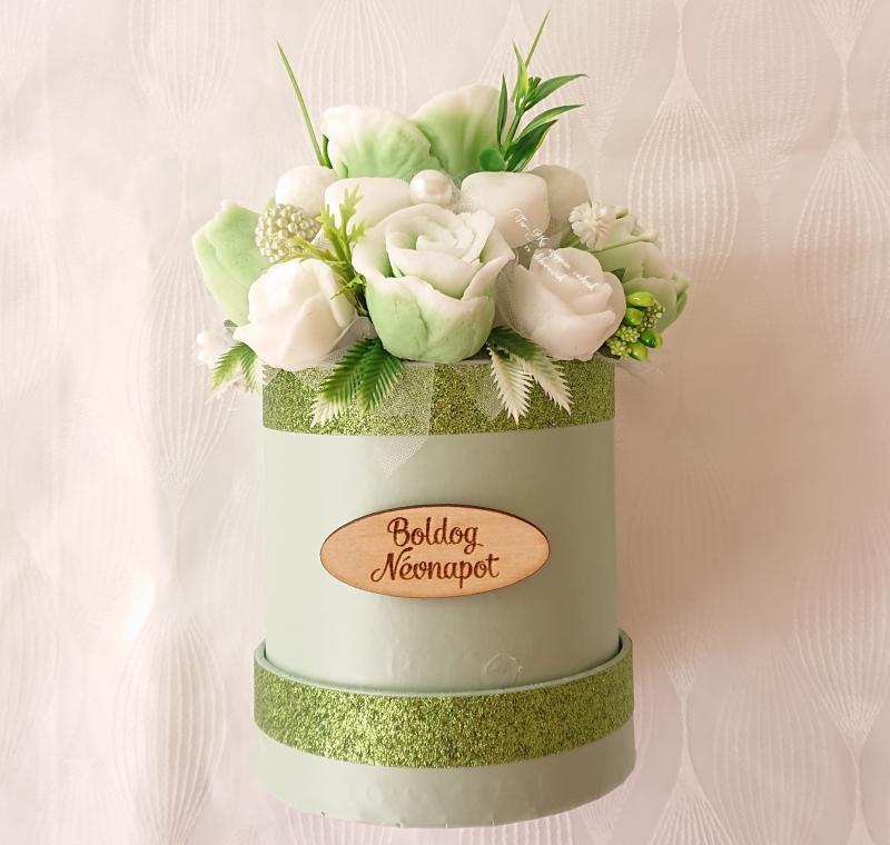 Közepes zöld - fehér illatos szappan box boldog születésnapot vagy névnapot táblával