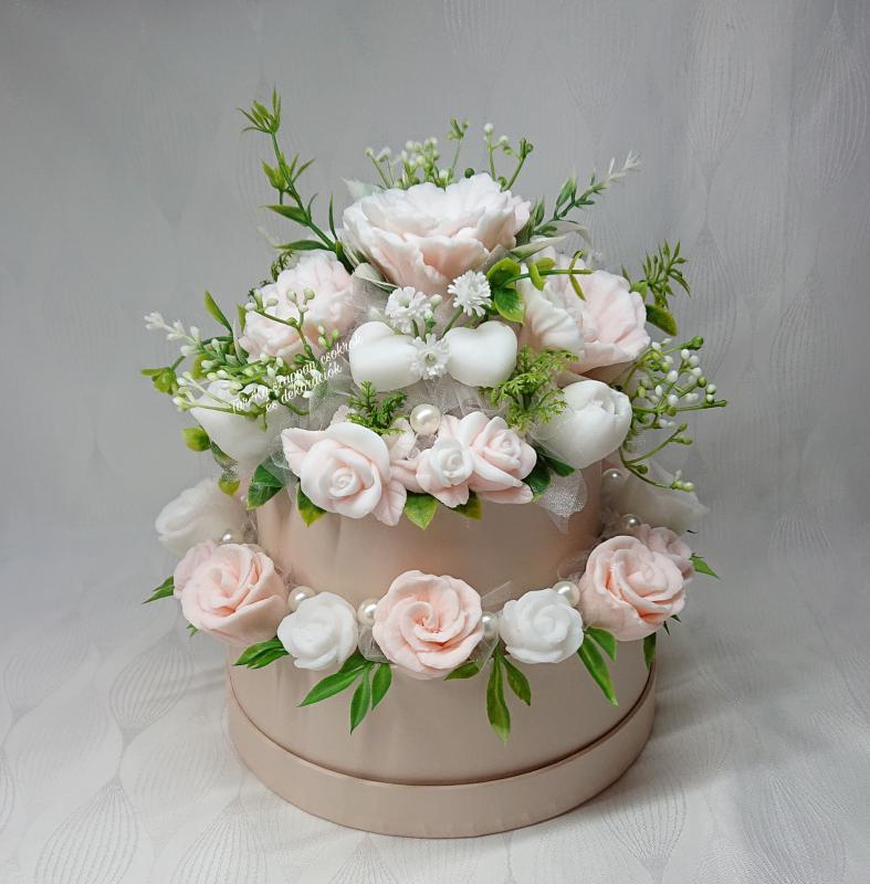 Különleges, emeletes torta szappanvirág box