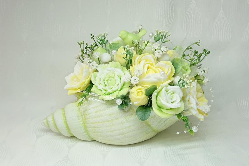 Különleges nagy szappanvirág csokor csigaházban