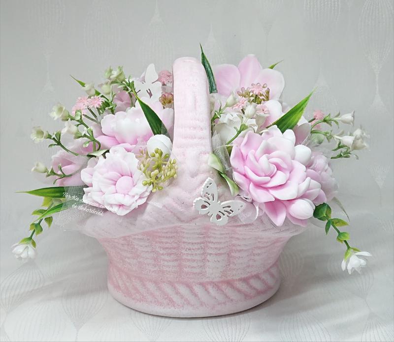 Különleges nagy szappanvirág csokor kosárban