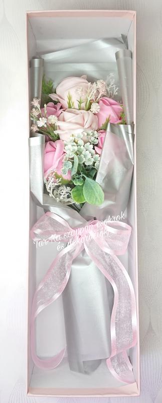 Nagy 6 szálas szappanrózsa csokor díszdobozban