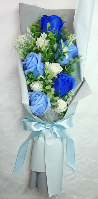 Nagy 9 szálas szappanrózsa csokrok díszdobozban