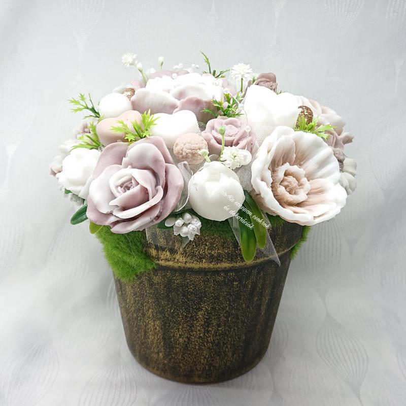 Nagy barna - fehér illatos szappanvirág dekoráció rusztikus mohás  kaspóban