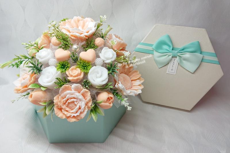 Nagy fehér - barack színű illatos szappanvirág box