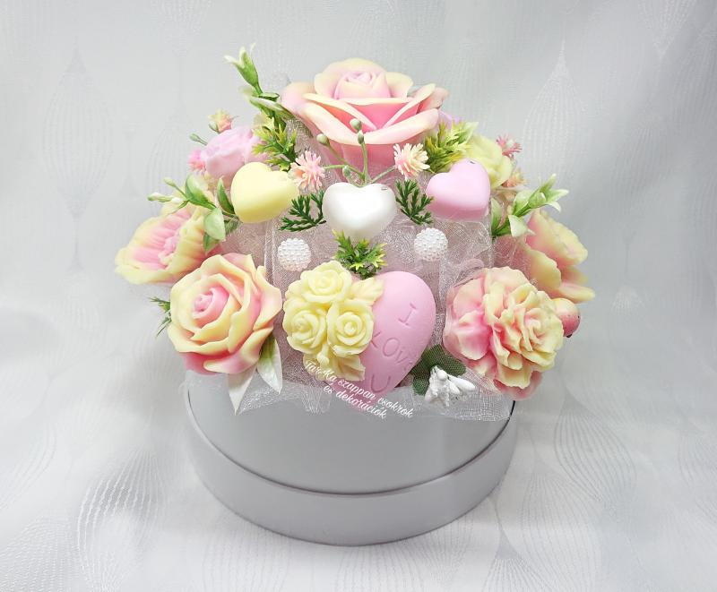 Nagy sárga - rózsaszín - fehér strasszköves illatos szappan box