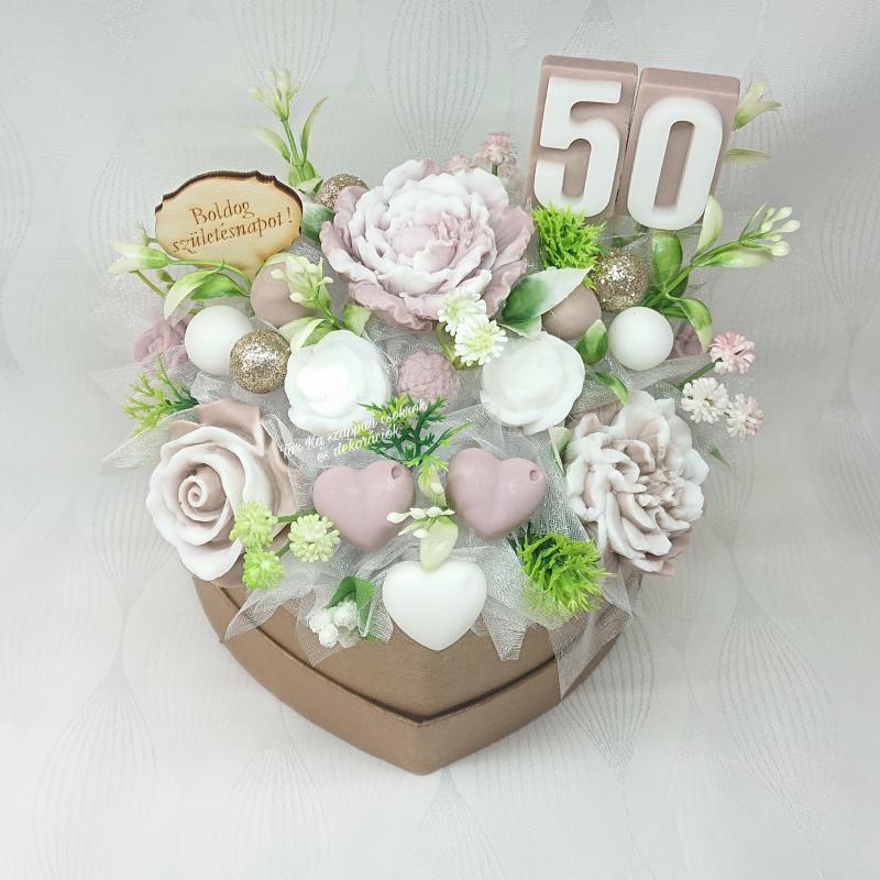 Nagy születésnapi szappanvirág csokor szív formájú boxban