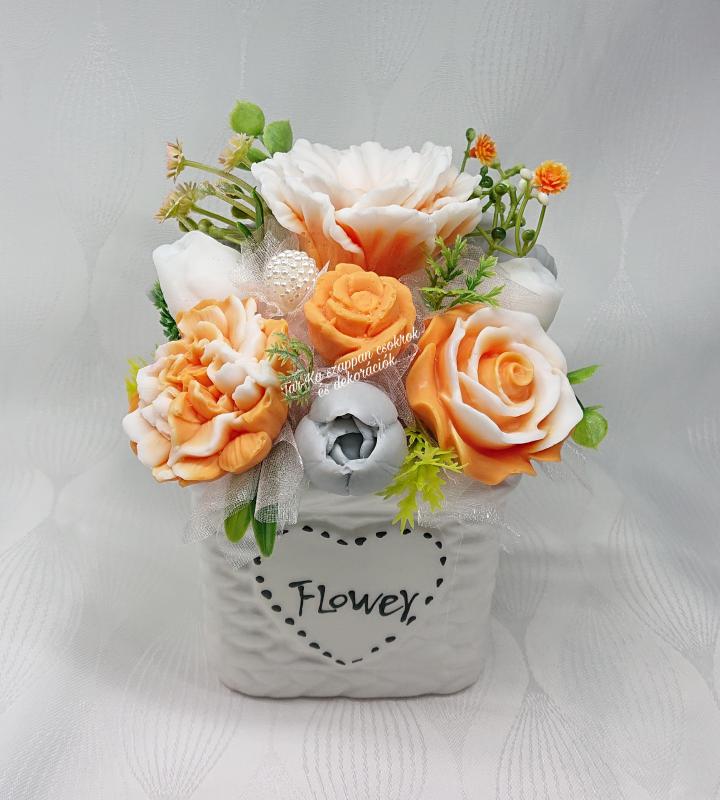 Narancssárga - szürke - fehér illatos szappanvirág csokor