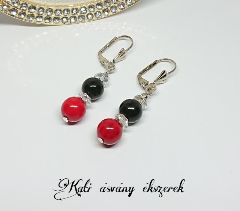 Ónix, korall és hegyikristály fülbevaló