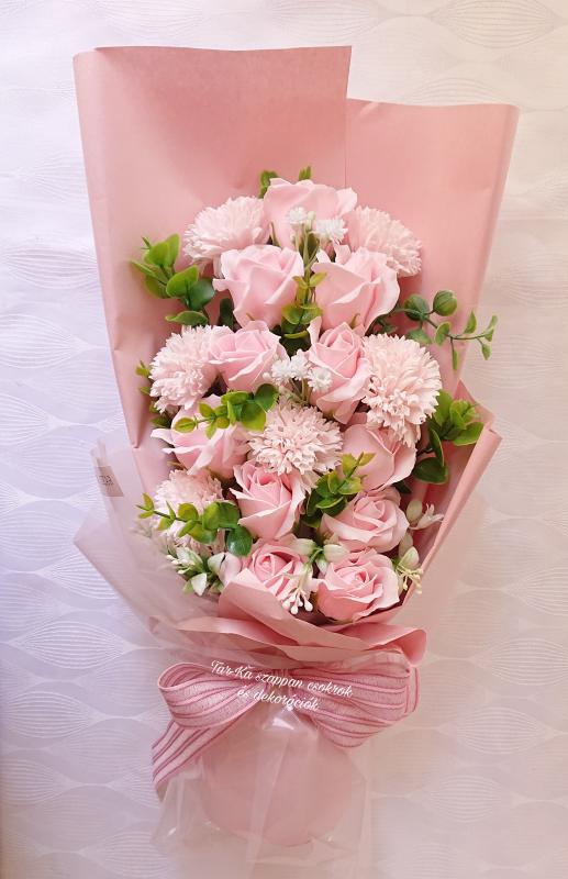 Óriás 17 szálas szappanvirág csokor díszdobozban