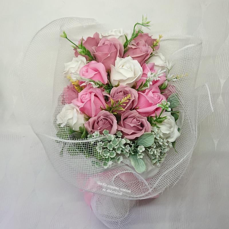 Óriás 19 szálas szappanrózsa csokor díszdobozban