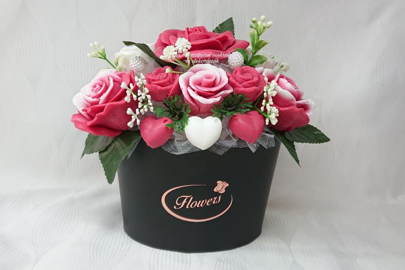 Piros - fehér illatos szappan rózsacsokor