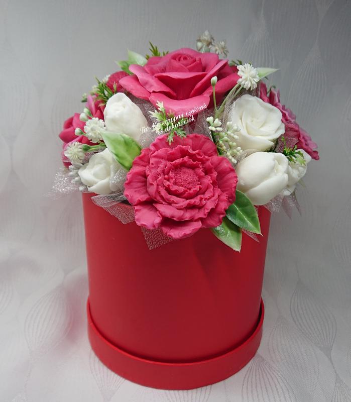 Piros - fehér Lolita illatú szappan box