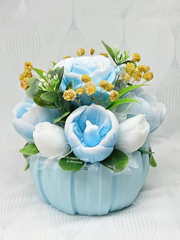 Rózsa - pézsma illatú kék szappanvirág csokor