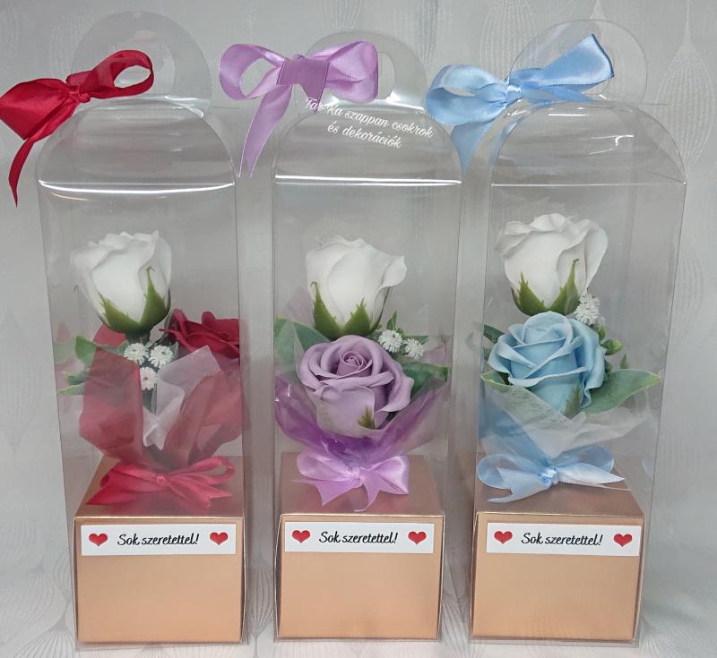 Sok szeretettel! 2 szálas szappanrózsa csokor díszdobozban