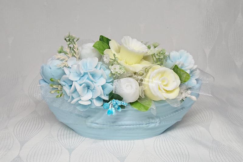 Szappanvirág csokor csónak alakú kaspóban