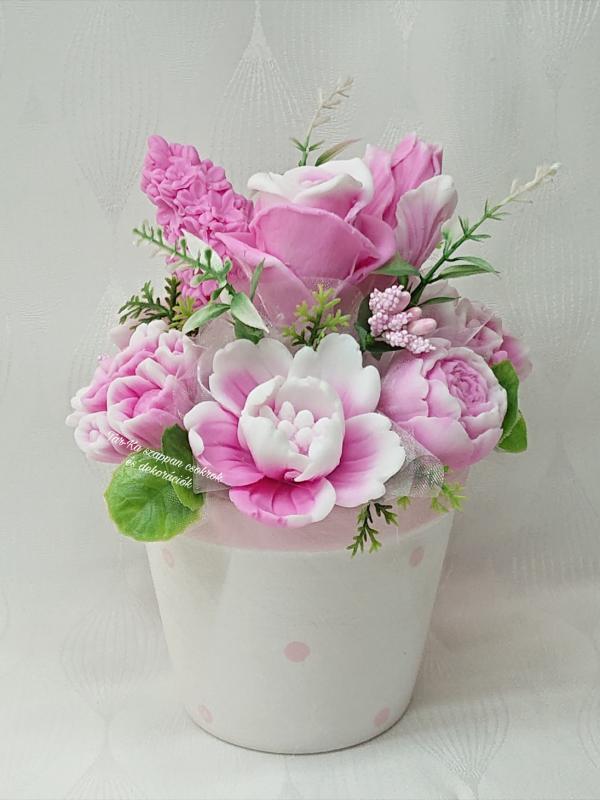 Szappanvirág csokor nagy pöttyös kaspóban