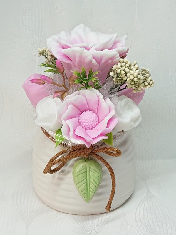 Szappanvirág csokor zöld leveles kaspóban