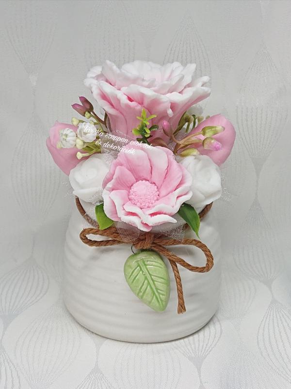 Szappanvirág csokor zöld leveles kaspóban