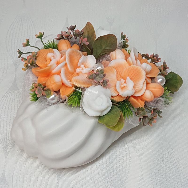 Szappanvirágok csigaházban (orchidea)