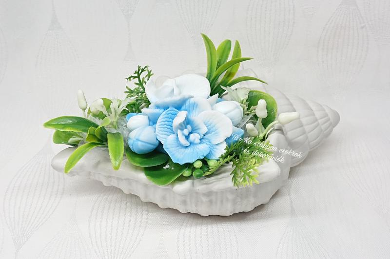 Szappanvirágok csigaházban (orchidea)