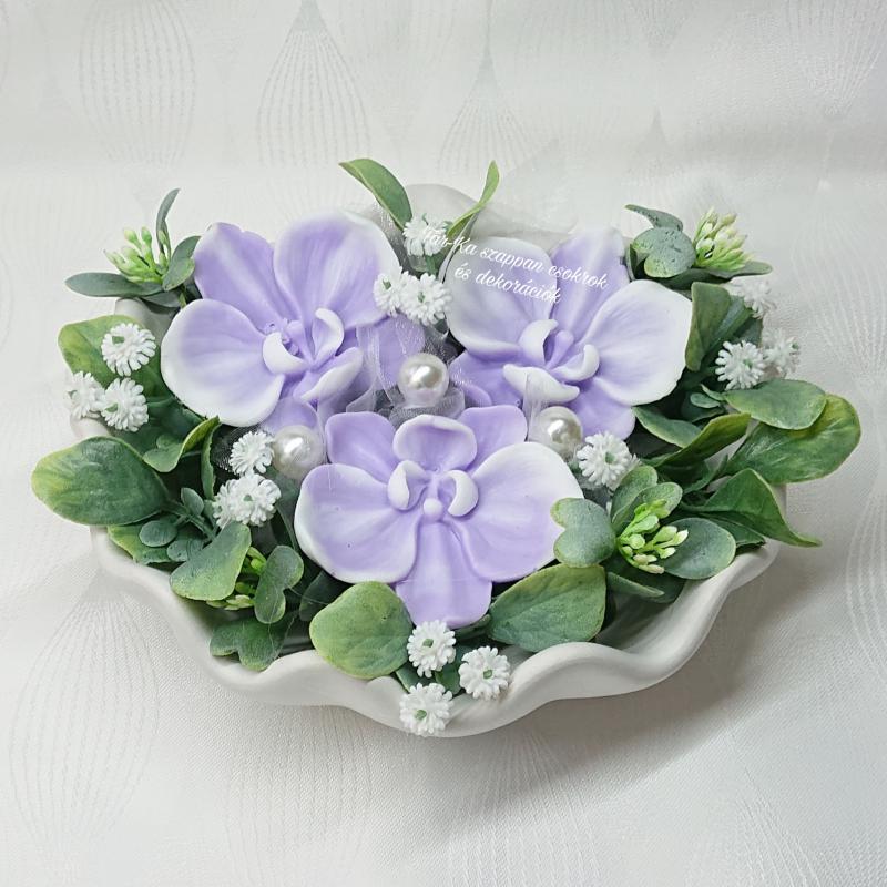 Szappanvirágok kagylóban (orchidea)