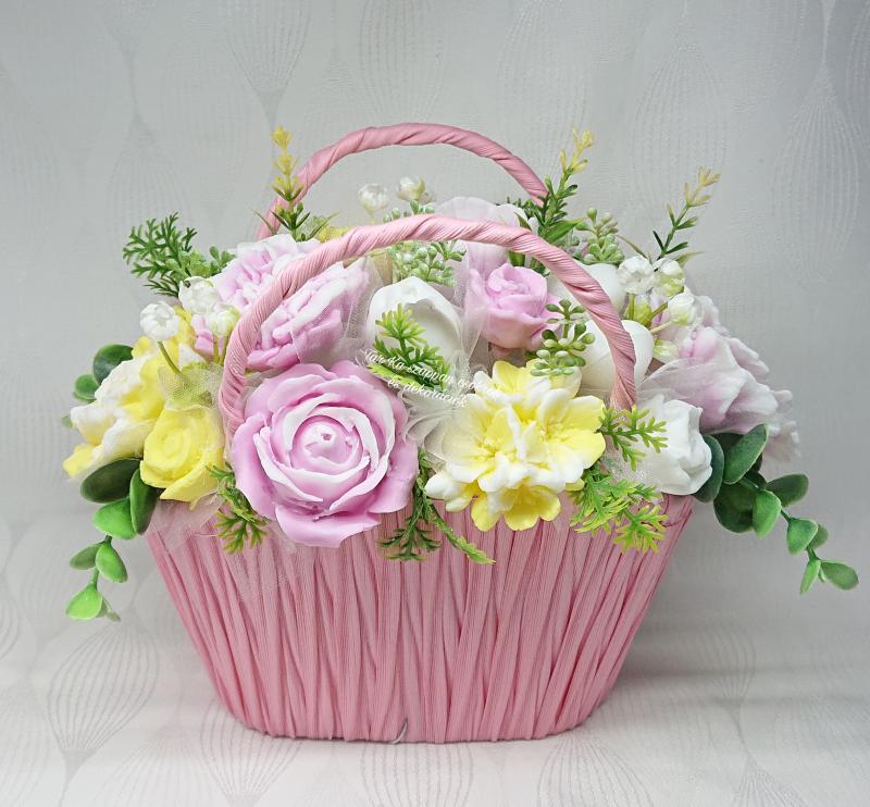 Szappanvirágok rózsaszín táskában