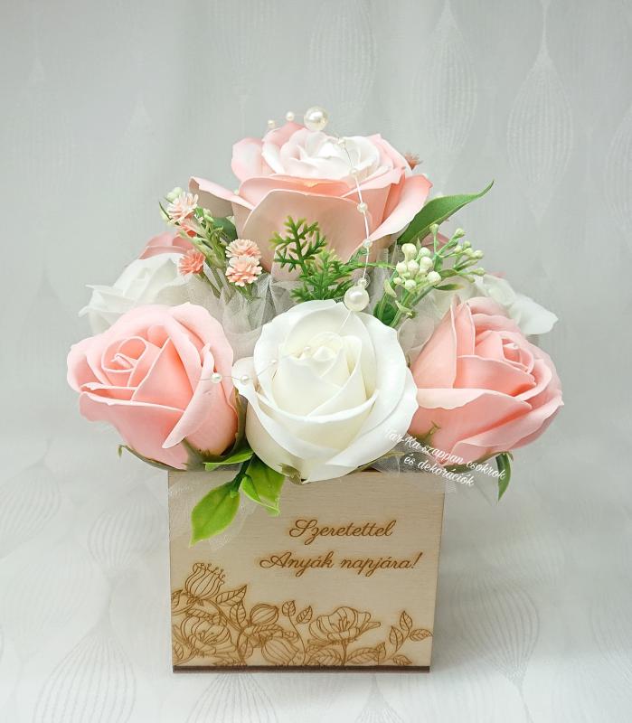 Szeretettel Anyák napjára! szappanrózsa csokor