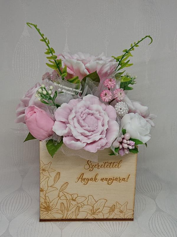 Szeretettel Anyák napjára! szappanvirág csokor