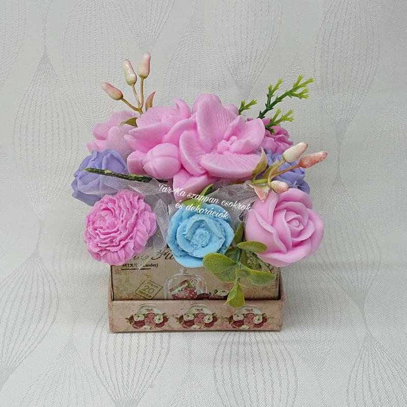 Színes szappanvirág csokor kis dobozban