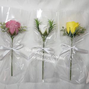 1 szál szappanrózsa különböző zöld díszítéssel