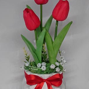 3 szál élethű tulipán csokor harangvirággal