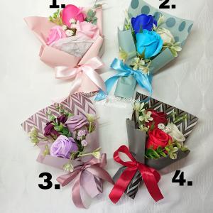 3 szálas szappanrózsa csokrok díszdobozban