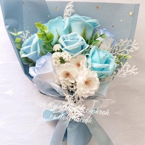 7 szálas szappanrózsa csokrok díszdobozban