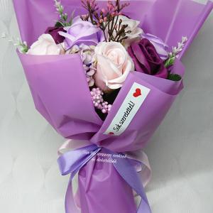 9 szálas szappanrózsa csokor átlátszó tasakban