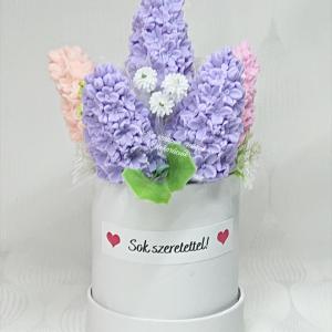 Anyák napi orgona szappanvirág csokor