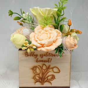 Boldog születésnapot kívánok! szappanvirág csokor