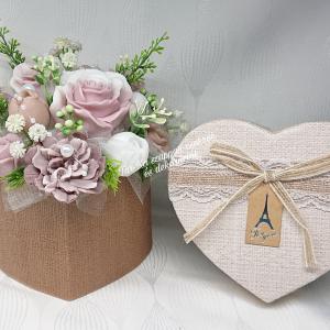 Helló Párizs közepes fehér - barna szappanvirág csokor szív formájú boxban