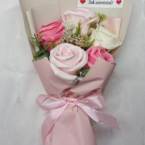 Közepes 5 szálas szappanrózsa csokor díszdobozban