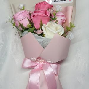 Közepes 5 szálas szappanrózsa csokor díszdobozban