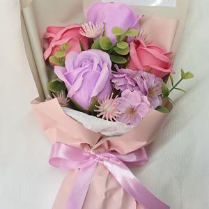 Közepes szappanrózsa csokor díszdobozban