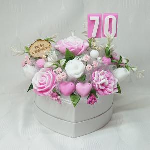 Közepes születésnapi szappanvirág csokor szív formájú boxban