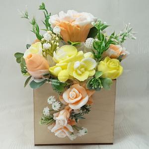 Különleges szappanvirág csokor fa dobozban