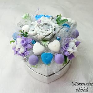 Lila - kék - szürke - fehér illatos szappan csokor szív formájú boxban