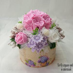 Lila - rózsaszín - barna - fehér szappan csokor kerek boxban