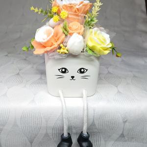 Lógó lábú cicás illatos szappanvirág csokor